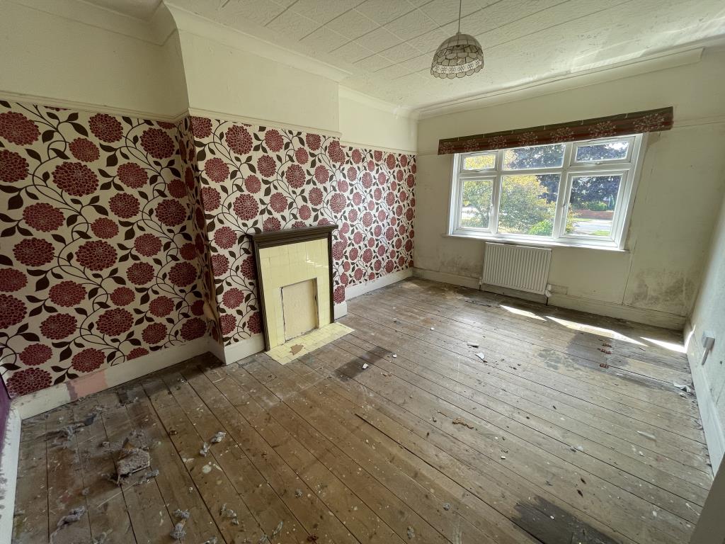Lot: 103 - THREE-BEDROOM SEMI-DETACHED HOUSE FOR IMPROVEMENT - inside image of living room